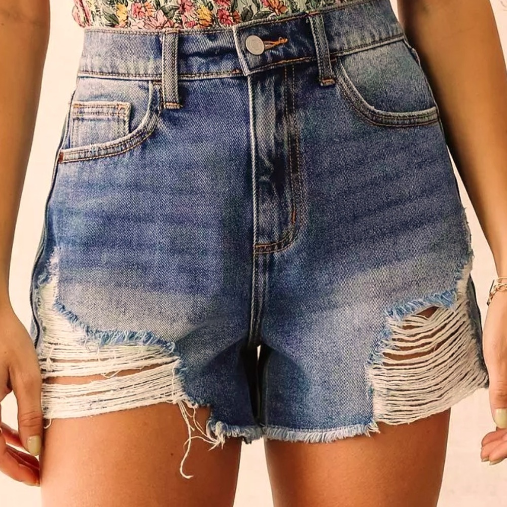 ☀️NWOT☀️ Cello brand shorts from buckle, size Medium!!☺️✨